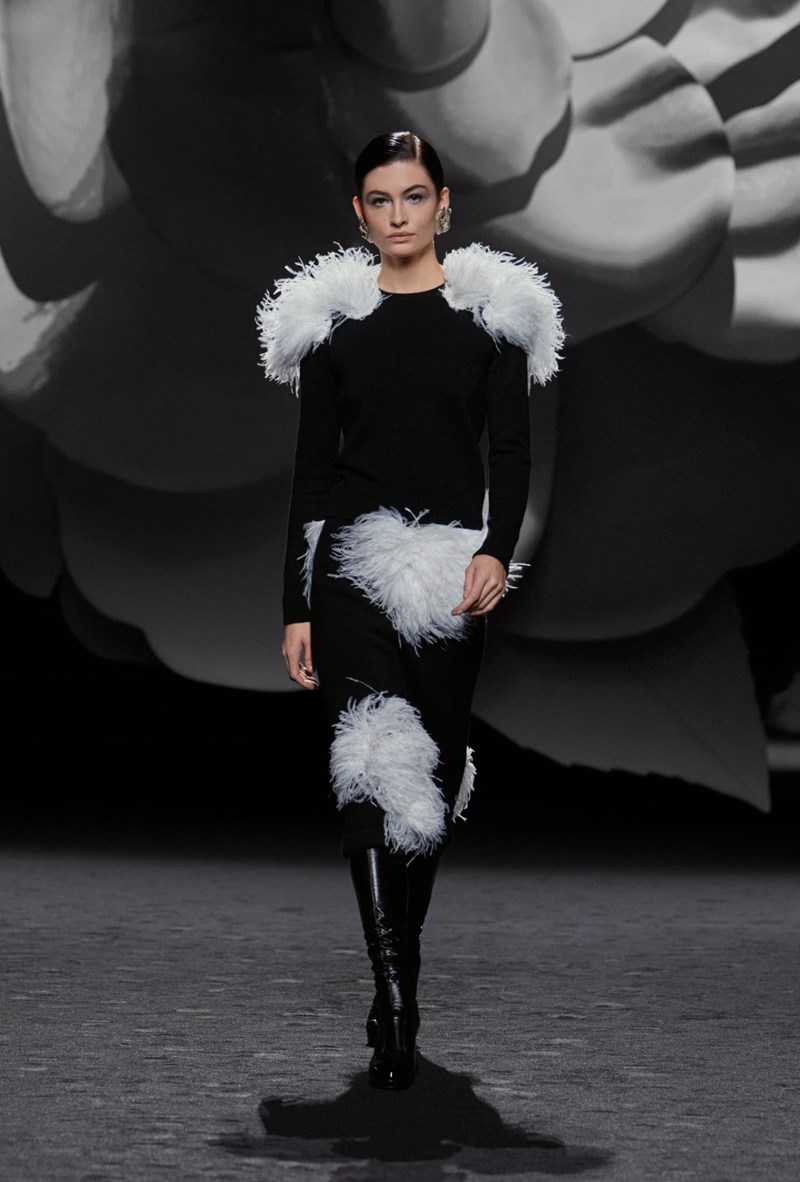 montelo_sto_catwalk_tis_chanel_gia_ti_syllogi_fw23_ready_to_wear