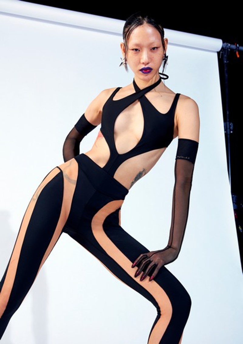 Mugler H&M: Mια γιορτή των εμβληματικών γραμμών του οίκου - εικόνα 6