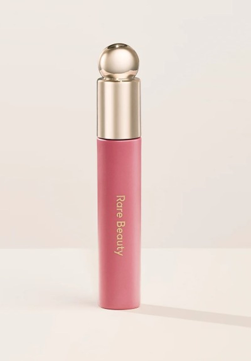 Αυτό το lip oil «μετρά» εκατομμύρια αναζητήσεις στα social media τώρα - εικόνα 1