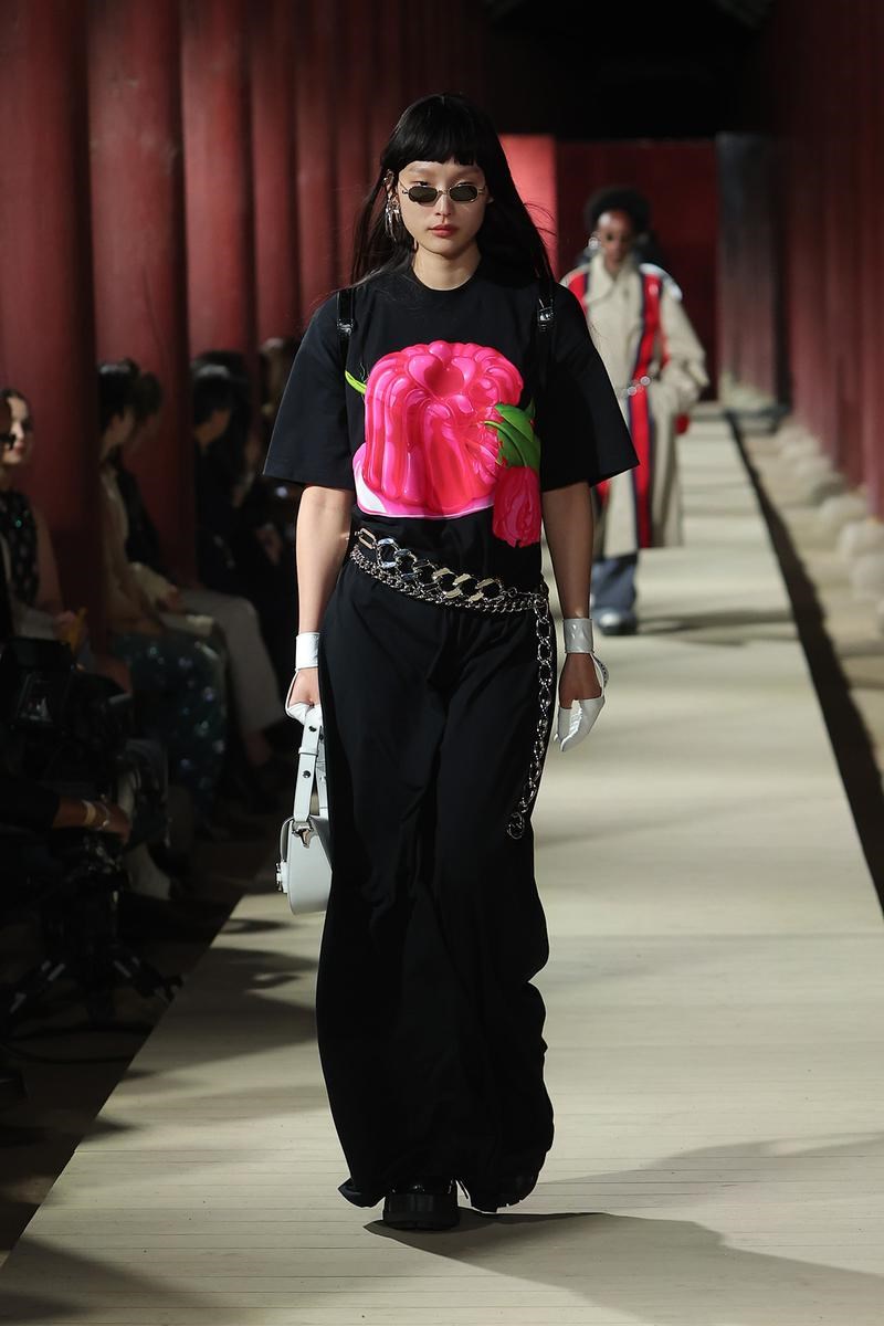 Gucci is alive! Η Cruise Collection 2024 ήταν ακριβώς αυτό που θέλαμε να δούμε από τον οίκο μέχρι την άφιξη του Sabato De Sarno - εικόνα 11