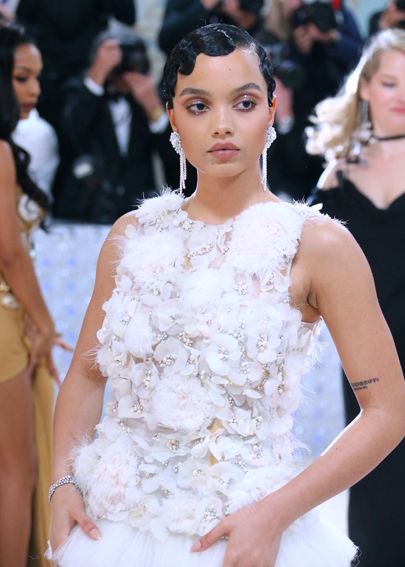 Whitney_Peak_xtenisma_Met_gala_