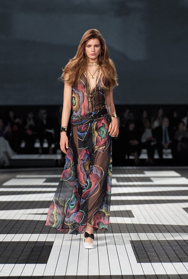 Τα looks της συλλογής Chanel Cruise 2023/ 24 που ξεχωρίσαμε - εικόνα 10