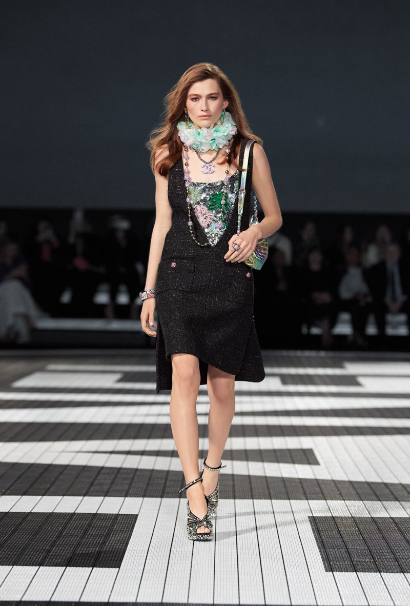 Τα looks της συλλογής Chanel Cruise 2023/ 24 που ξεχωρίσαμε - εικόνα 4