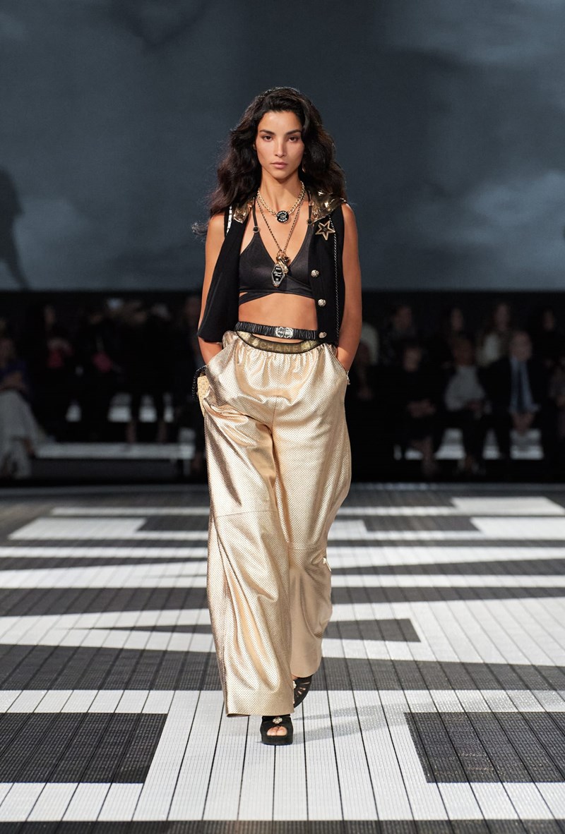 Τα looks της συλλογής Chanel Cruise 2023/ 24 που ξεχωρίσαμε - εικόνα 17
