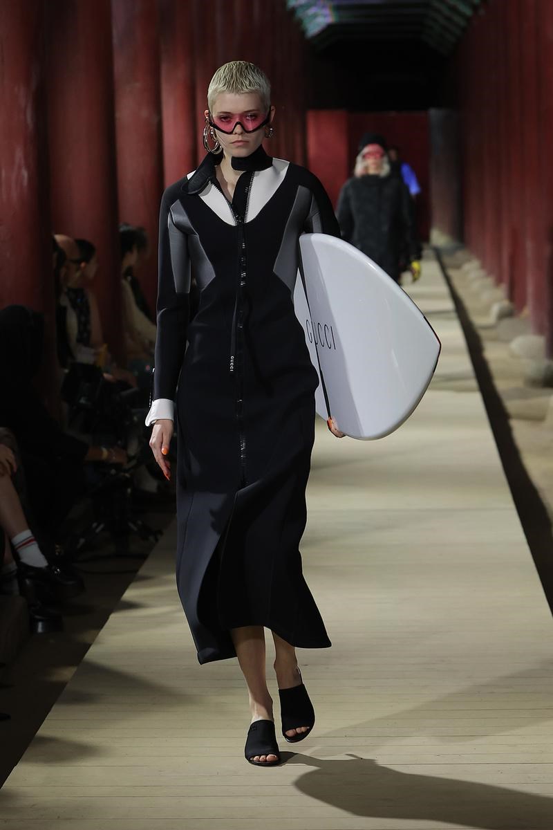 Gucci is alive! Η Cruise Collection 2024 ήταν ακριβώς αυτό που θέλαμε να δούμε από τον οίκο μέχρι την άφιξη του Sabato De Sarno - εικόνα 10