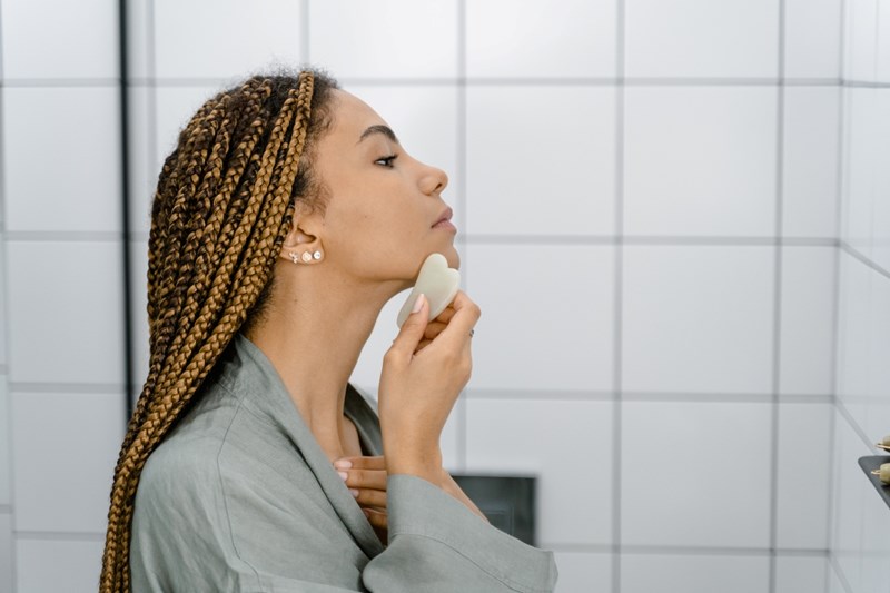 Face massage: Τα steps για να «σβήσουμε» τις λεπτές γραμμές γύρω από το στόμα - εικόνα 1
