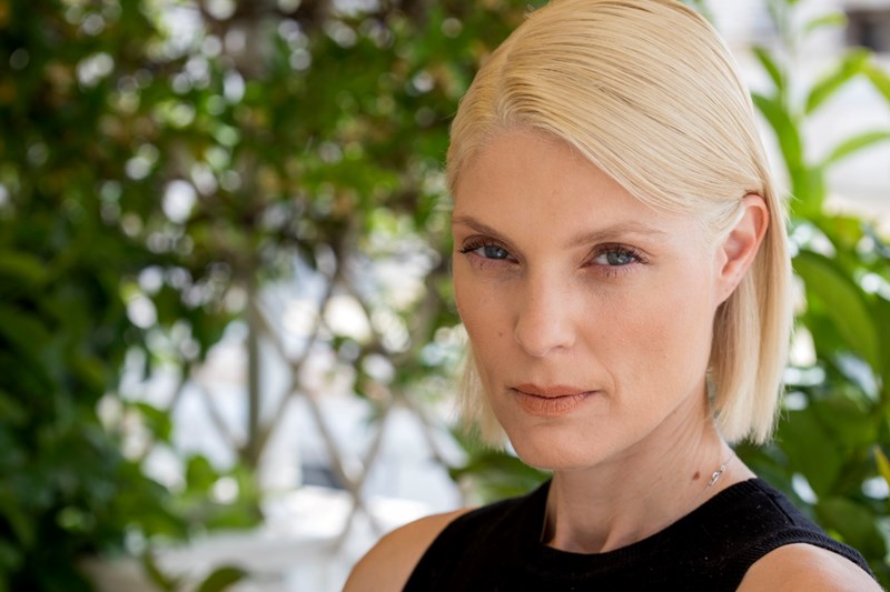 Δείτε πώς το μοντέλο Αναστασία Περράκη φέρνει ένα λαμπερό nude μακιγιάζ στα μέτρα της - εικόνα 1