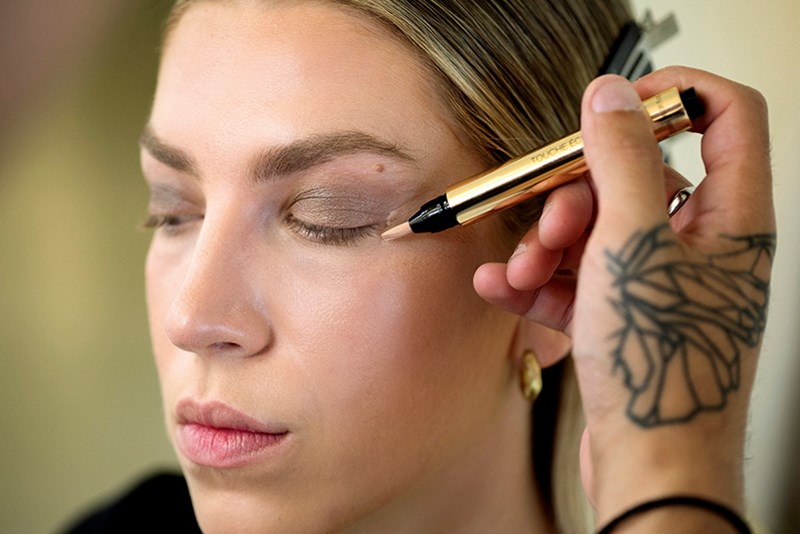 Η Άλκηστις Ζιρώ φέρνει στα μέτρα της με τον make-up expert YSL ένα λαμπερό nude μακιγιάζ - εικόνα 3