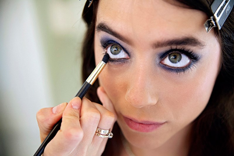 Δείτε step by step πώς τέσσερα διαφορετικά it girls δημιουργούν η κάθε μία το δικό της Sur Mesure μακιγιάζ - εικόνα 8