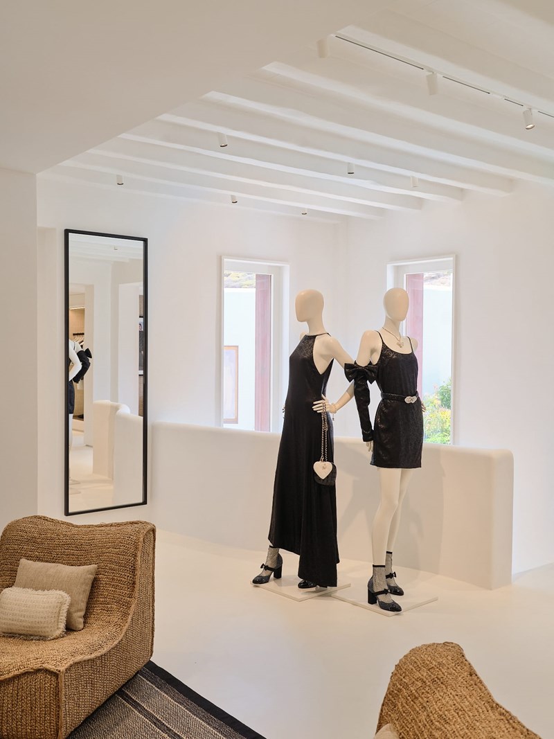 chanel_mpoutik_eswterikos_xwros_mannequins_me_rouxa