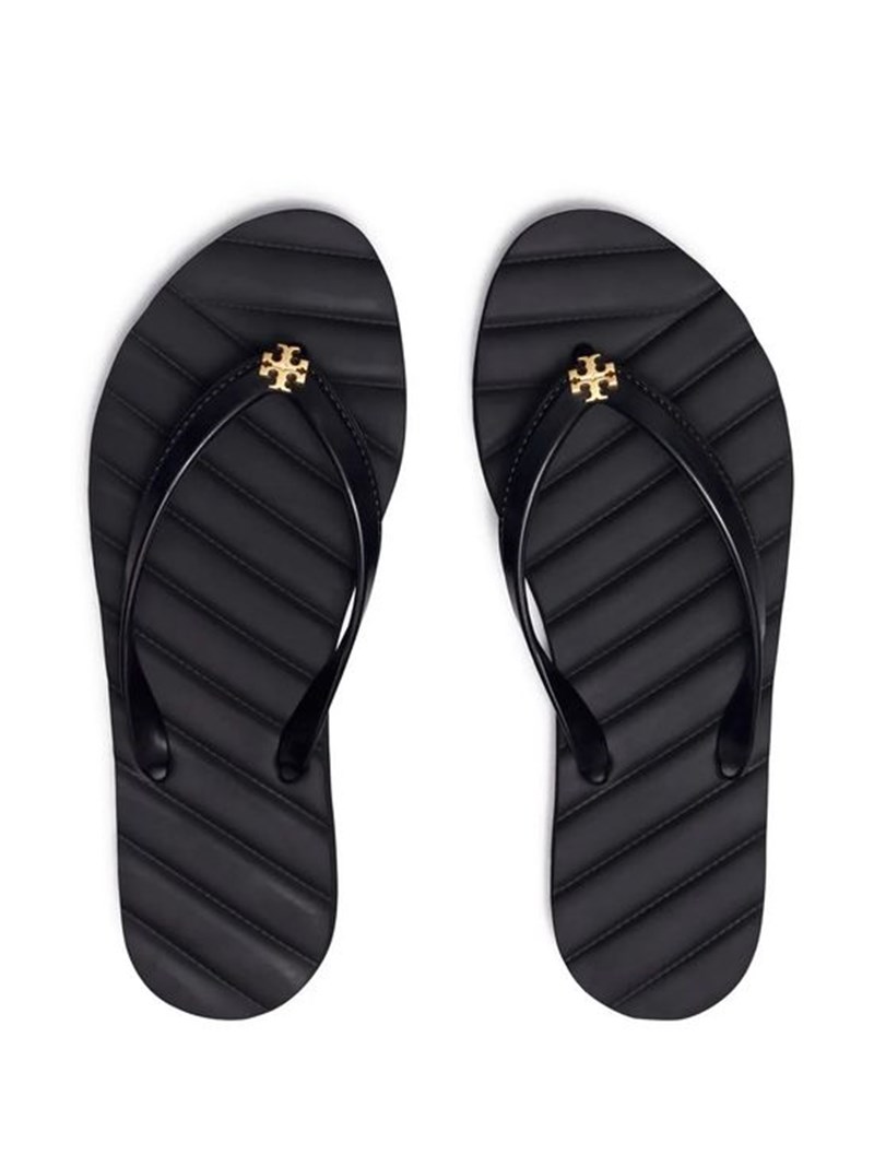Οι stylish σαγιονάρες και τα ιδιαίτερα slides που δεν θα χορταίνεις να φοράς στην παραλία - εικόνα 2