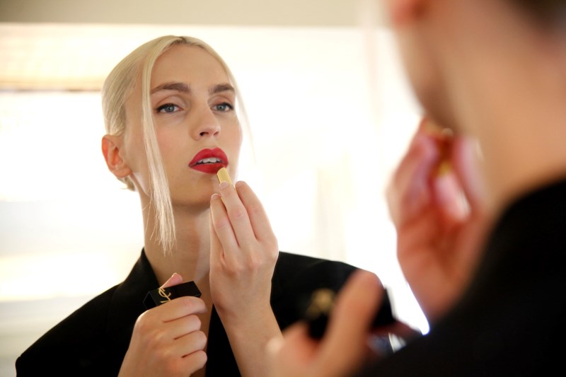 Πώς 4 "it girls" εκφράζονται μέσα από το μακιγιάζ και φέρνουν τα "Sur Mesure" looks στα μέτρα τους - εικόνα 11