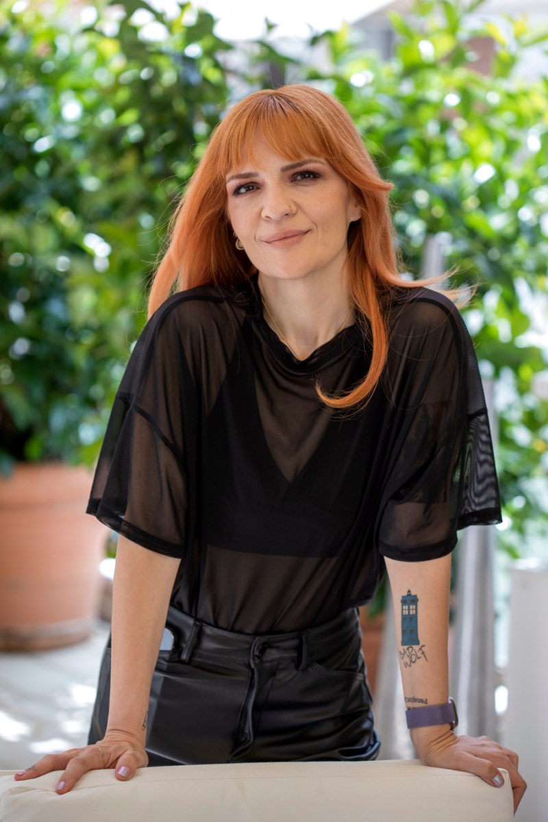 Δείτε πώς η beauty journalist Γιούλη Ατματζίδη φέρνει το απαλό Smokey μακιγιάζ στα μέτρα της - εικόνα 5