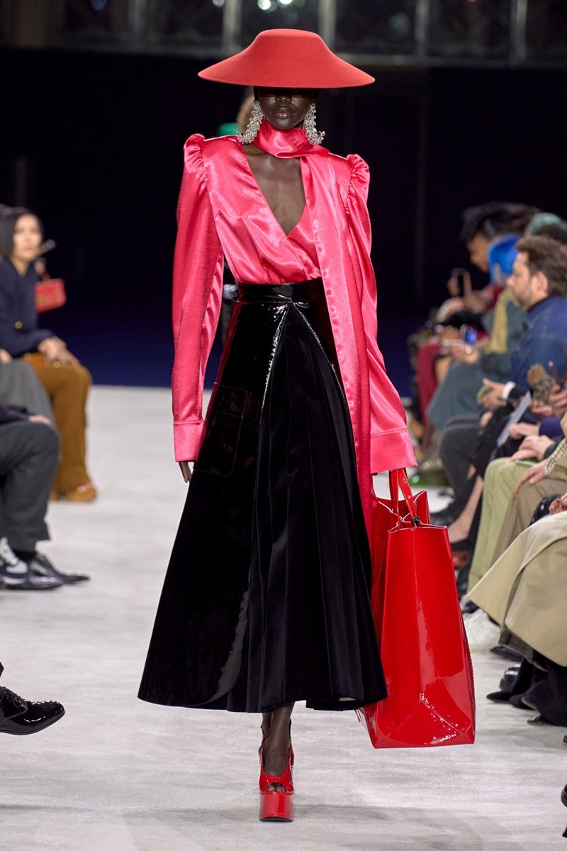 New trend alert: Αυτές είναι οι τσάντες που θα γίνουν αναπόσπαστο κομμάτι της εμφάνισής μας το φθινόπωρο - εικόνα 5
