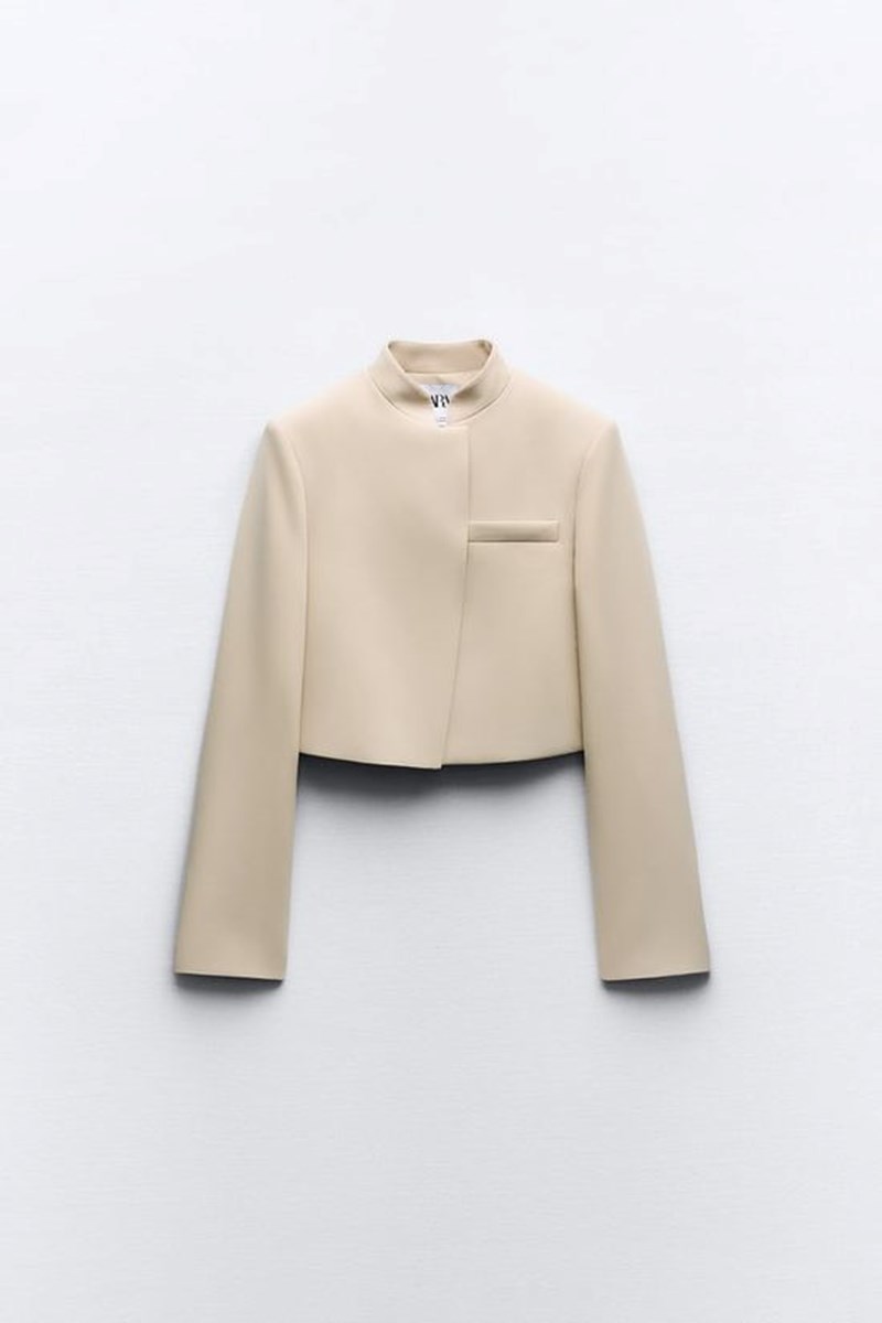 Βρήκαμε το blazer που έχει ενθουσιάσει το TikTok και κοστίζει μόνο 19 ευρώ - εικόνα 1