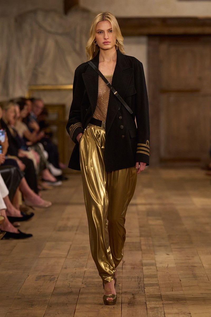 Ralph Lauren Spring 2024: Η αποθέωση του denim και η glam πλευρά της αυθεντικής αμερικανικής μόδας - εικόνα 24