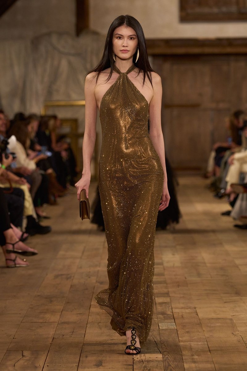 Ralph Lauren Spring 2024: Η αποθέωση του denim και η glam πλευρά της αυθεντικής αμερικανικής μόδας - εικόνα 25