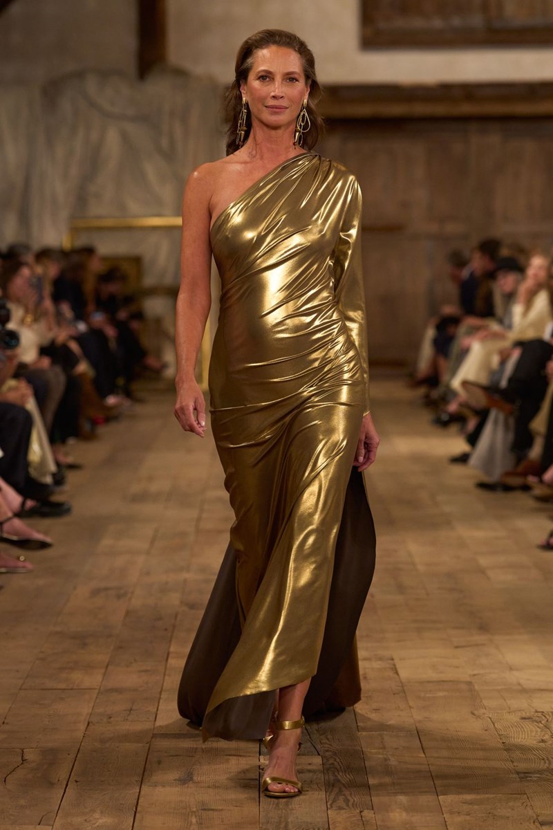 Ralph Lauren Spring 2024: Η αποθέωση του denim και η glam πλευρά της αυθεντικής αμερικανικής μόδας - εικόνα 33