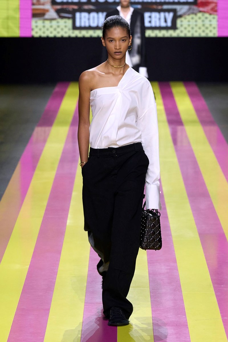 Dior SS24: Μία συλλογή αφιερωμένη στις γυναίκες επαναστάτριες που δεν φοβούνται τη φωτιά - εικόνα 14