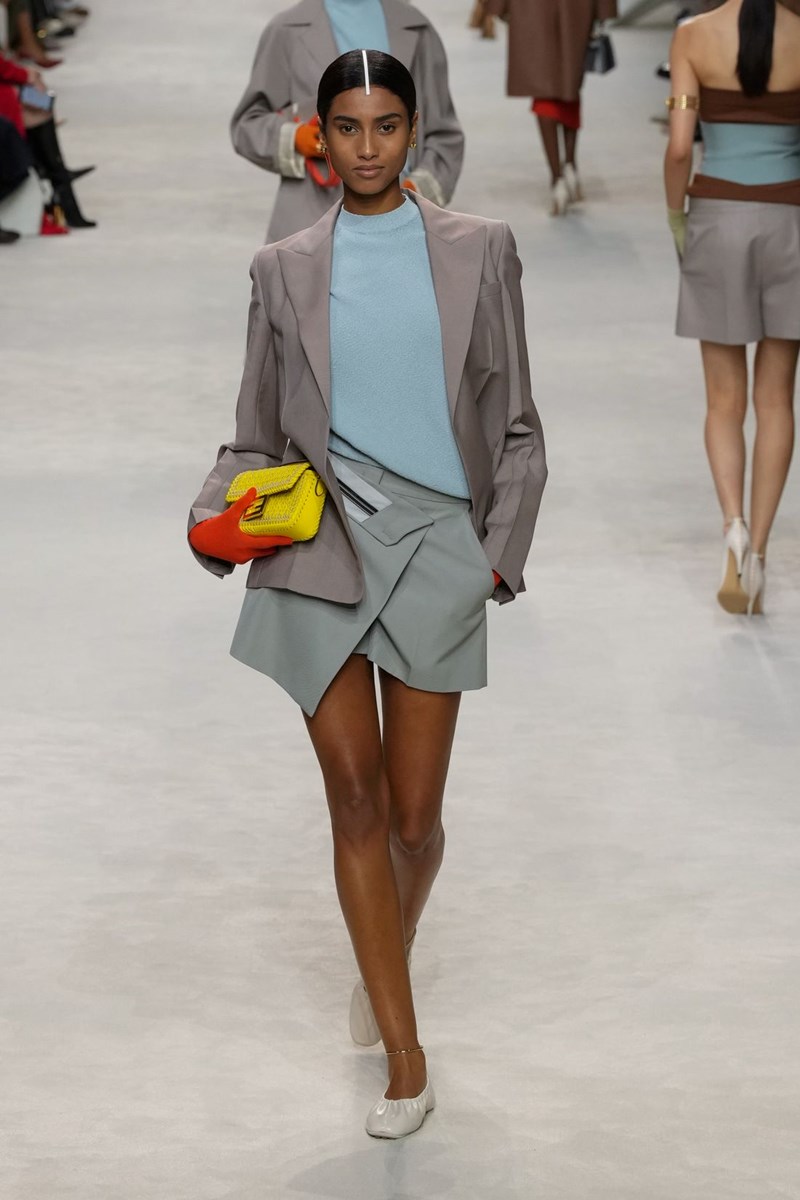 Fendi SS24: Ο Kim Jones για ακόμη μία φορά ψήφισε μινιμαλισμό - εικόνα 4