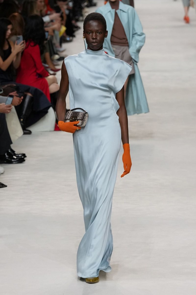 Fendi SS24: Ο Kim Jones για ακόμη μία φορά ψήφισε μινιμαλισμό - εικόνα 5