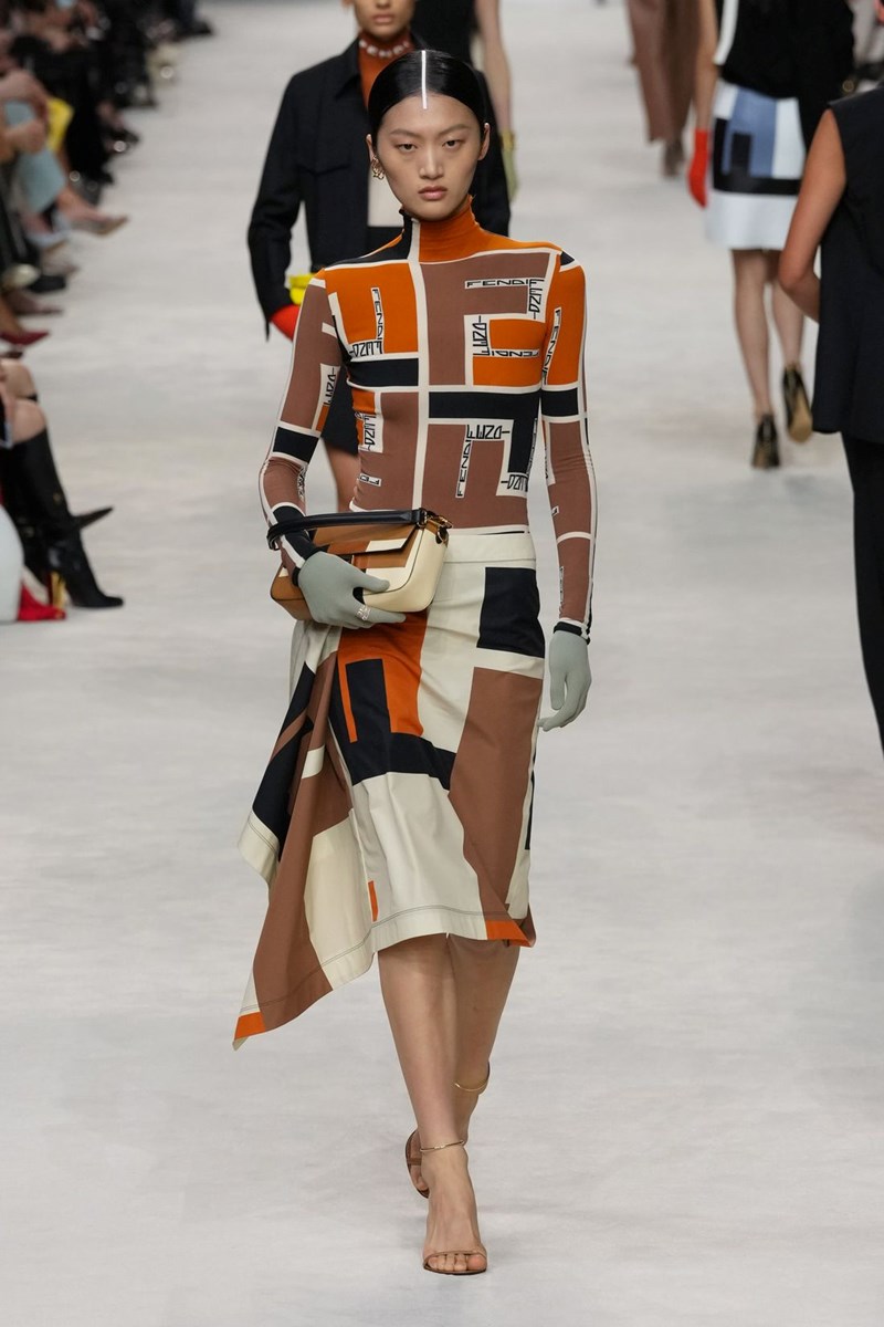 Fendi SS24: Ο Kim Jones για ακόμη μία φορά ψήφισε μινιμαλισμό - εικόνα 7