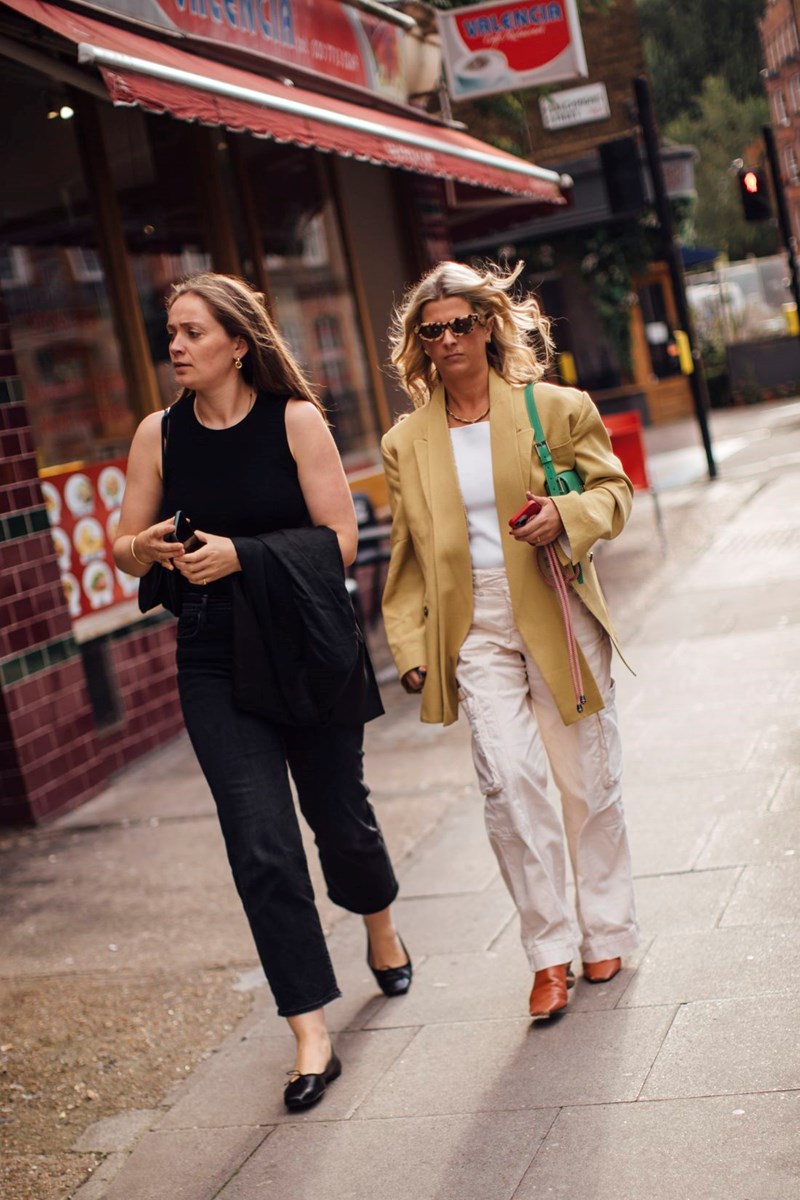 Moodboard Inspo: Πήραμε μία γεύση από το ενδιαφέρον street style στην Εβδομάδα Μόδας του Λονδίνου - εικόνα 15