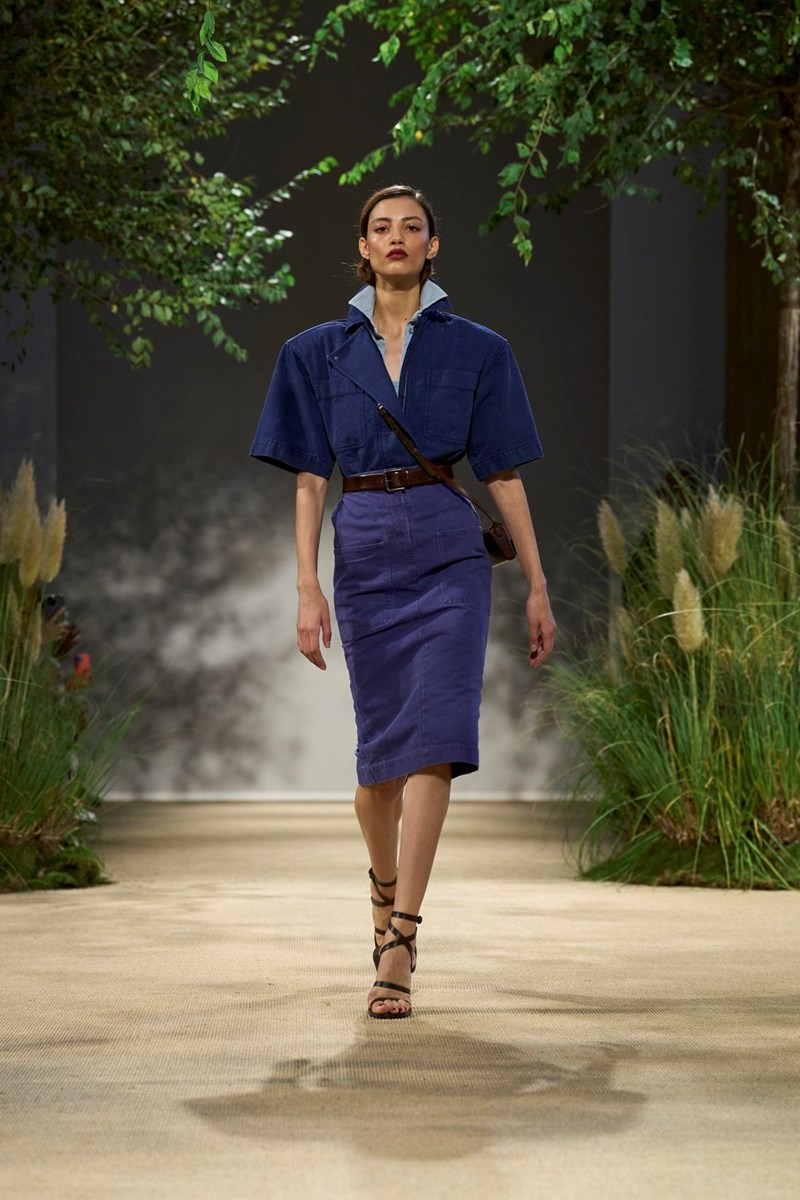 Max Mara SS24: Πώς ο Ian Griffiths κατάφερε να κάνει την πρακτικότητα stylish trend - εικόνα 3