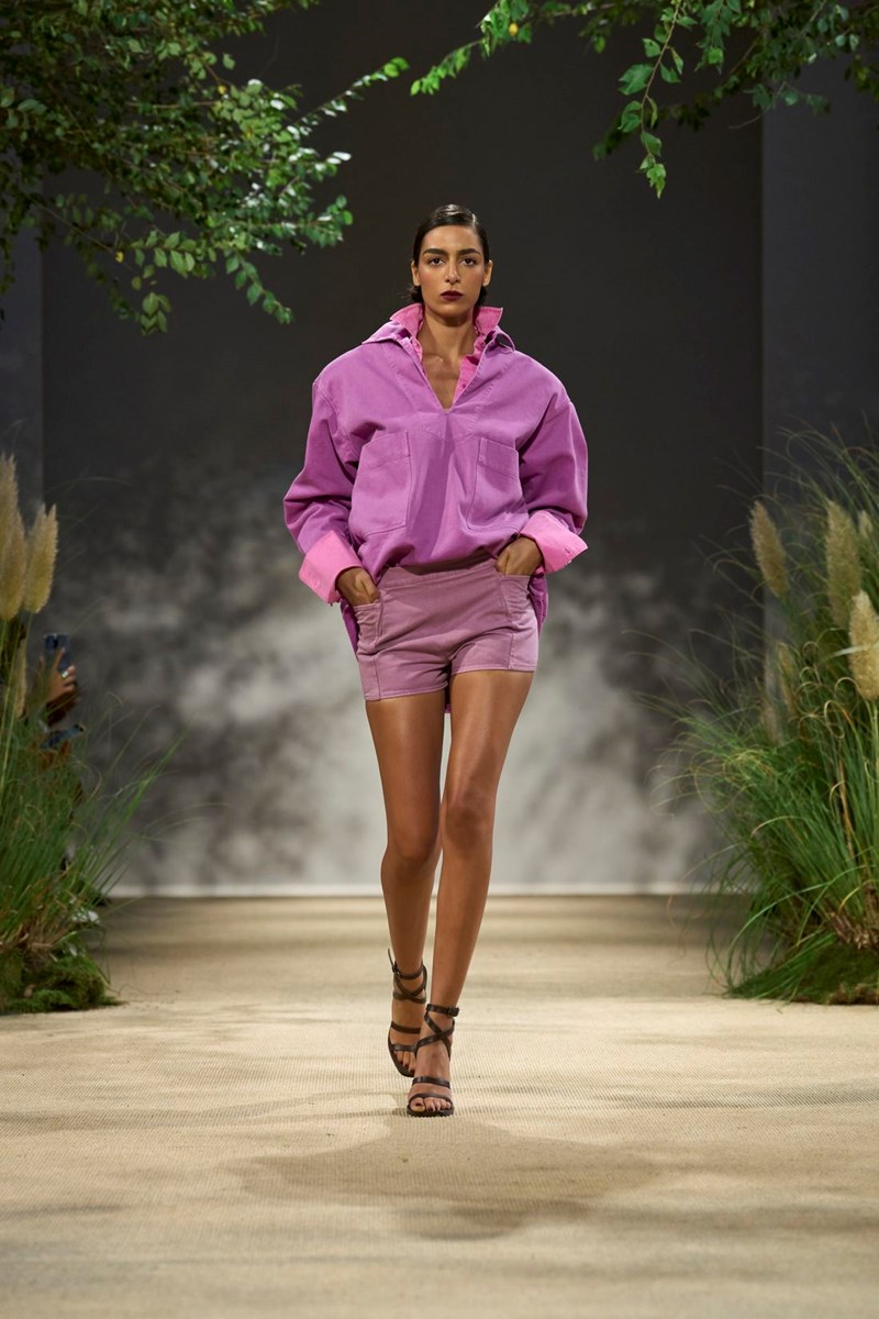 Max Mara SS24: Πώς ο Ian Griffiths κατάφερε να κάνει την πρακτικότητα stylish trend - εικόνα 4