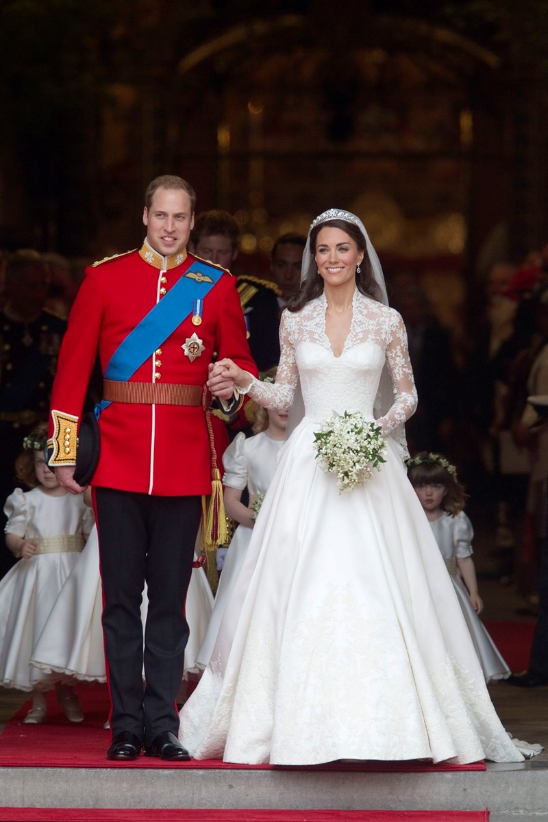 Τέλος εποχής: Η Sarah Burton αποχωρεί από τον οίκο Alexander McQueen μετά από 2 δεκαετίες - εικόνα 1