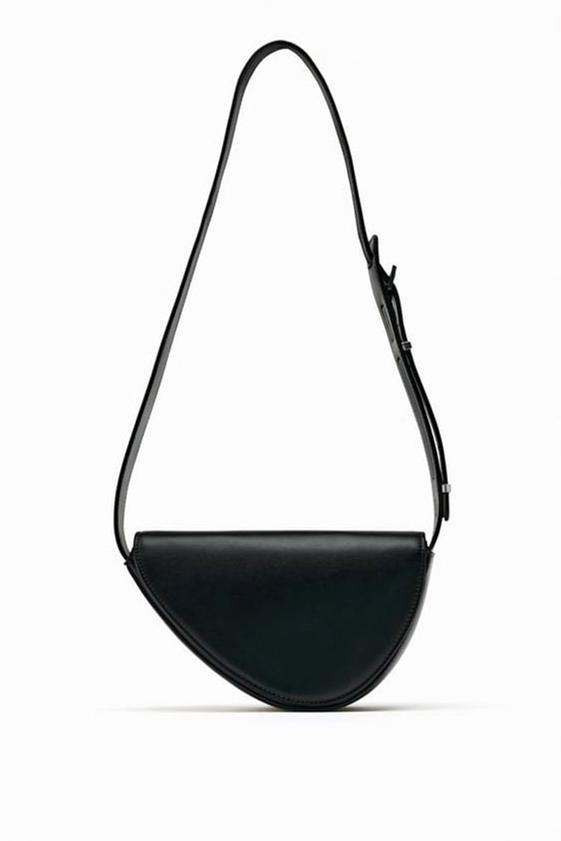 Βρήκαμε την crossbody τσάντα που θα βολευτείς όλο τον χειμώνα και κοστίζει μόνο 20 ευρώ - εικόνα 1