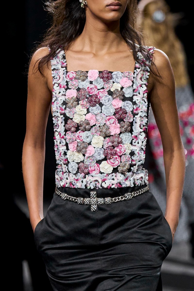 Flower Power: Πώς θα ενσωματώσουμε τα floral items στη χειμερινή μας γκαρνταρόμπα - εικόνα 7