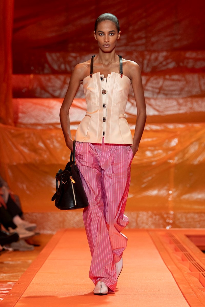 Louis Vuitton SS24: Η εμπειρία του ταξιδιού μέσα από τα μάτια του Nicolas Ghesquière - εικόνα 20