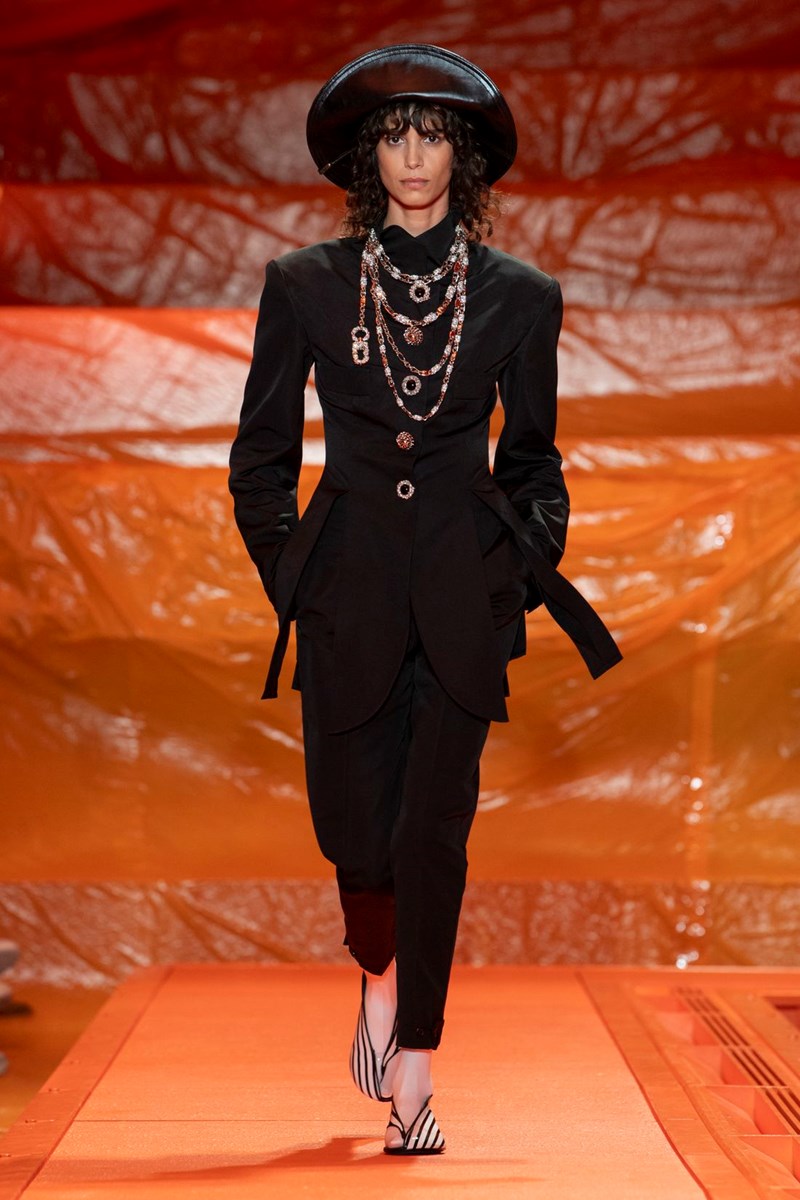 Louis Vuitton SS24: Η εμπειρία του ταξιδιού μέσα από τα μάτια του Nicolas Ghesquière - εικόνα 25