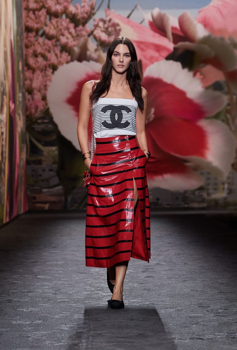 Chanel SS24: Η ανεπιτήδευτη συλλογή της Virginie Viard λειτούργησε ως ένα καλοκαιρινό αεράκι - εικόνα 22
