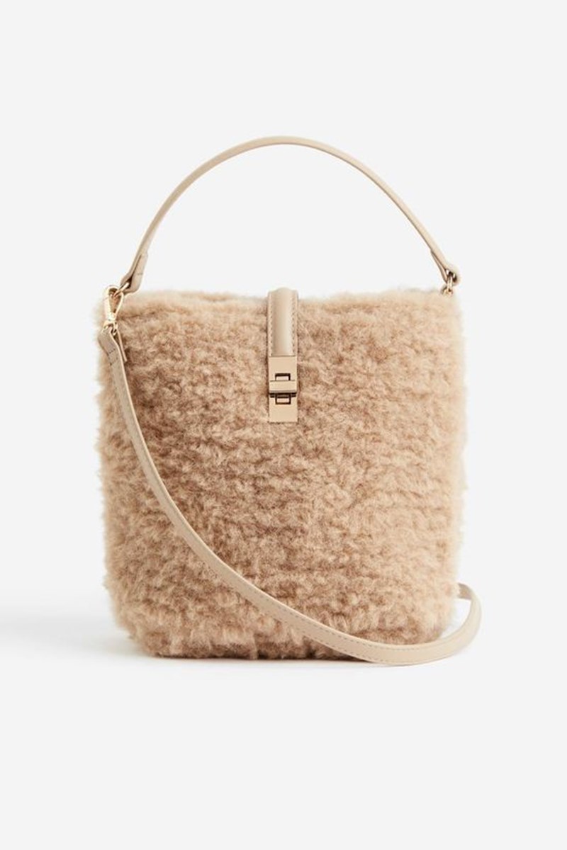 Ετοιμάζεσαι για ταξίδι; Ανακαλύψαμε 8 stylish crossbody τσάντες που κοστίζουν κάτω από 50 ευρώ - εικόνα 5
