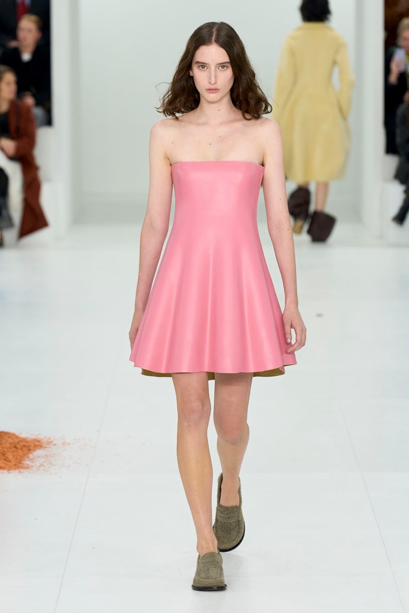 Pretty in (Barbie) pink: Πώς θα φορέσεις την hot ροζ απόχρωση τον χειμώνα - εικόνα 2
