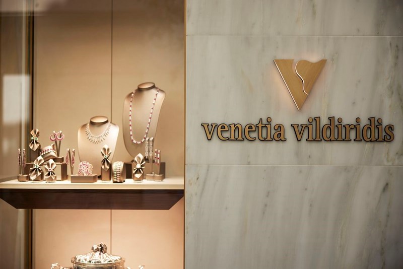 Venetia Vildiridis: Το φημισμένο τριώροφο νεοκλασικό κτήριο του Τσίλλερ ανοίγει ξανά τις πόρτες του για να υποδεχθεί τον πολυτελή οίκο - εικόνα 1