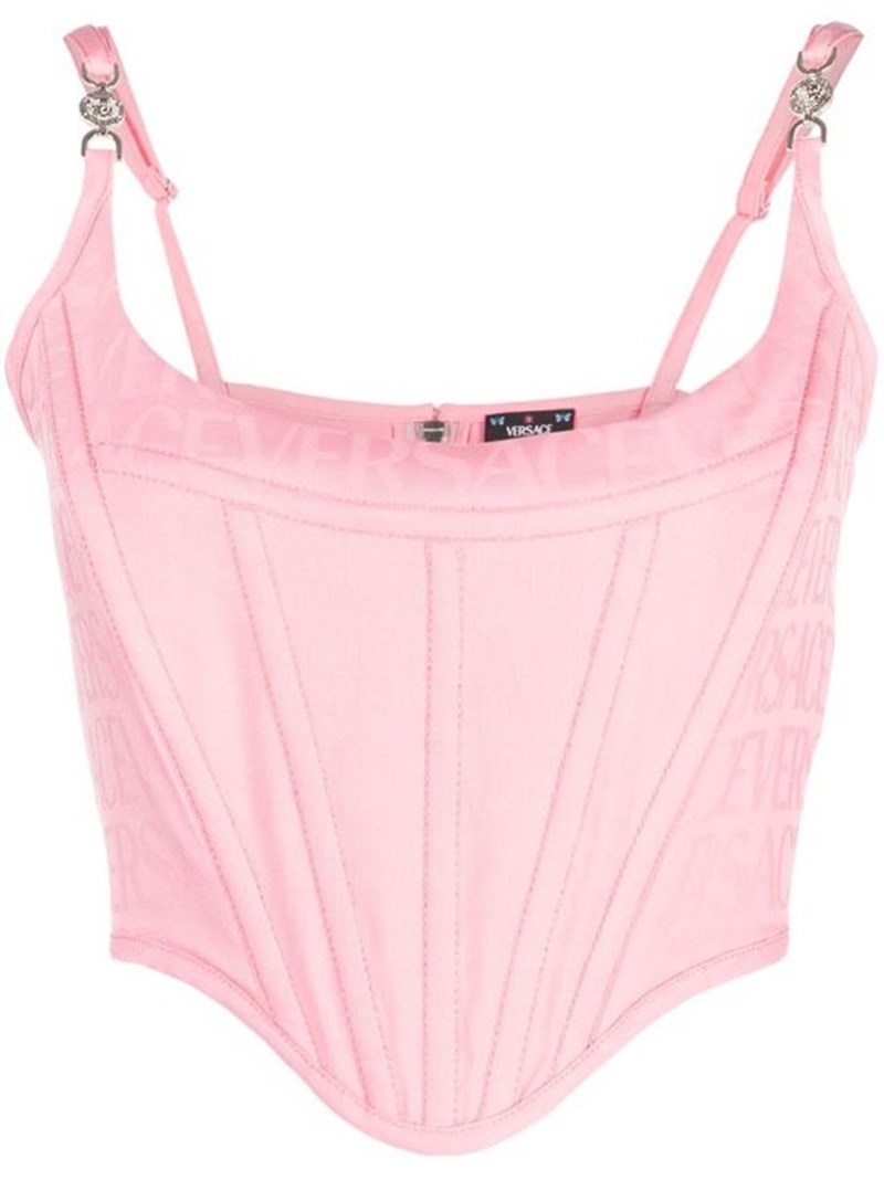 Pretty in (Barbie) pink: Πώς θα φορέσεις την hot ροζ απόχρωση τον χειμώνα - εικόνα 9