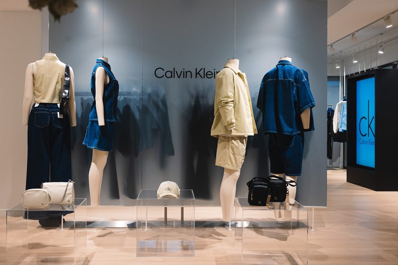 Tommy Hilfiger & Calvin Klein: Οι νέες τους συλλογές SS24 μας ανεβάζουν τη διάθεση - εικόνα 2