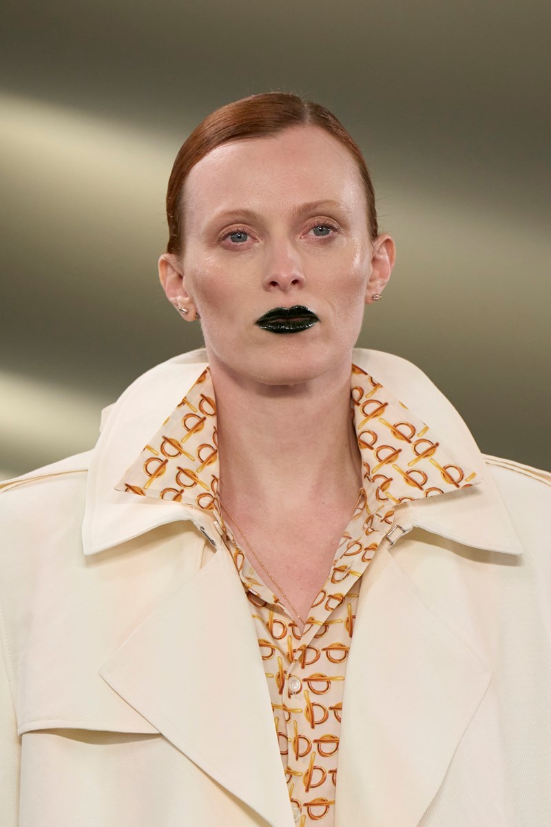 Latex Lips: Ο νέος τρόπος για να φοράμε τα σκούρα κραγιόν και να δείχνουν υπέροχα - εικόνα 1