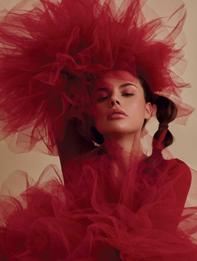 "Moulin Rouge": 4 άκρως θηλυκά beauty looks στο χρώμα του πάθους - εικόνα 4