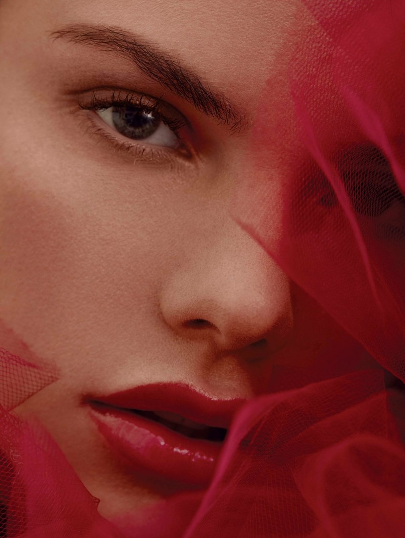 "Moulin Rouge": 4 άκρως θηλυκά beauty looks στο χρώμα του πάθους - εικόνα 3
