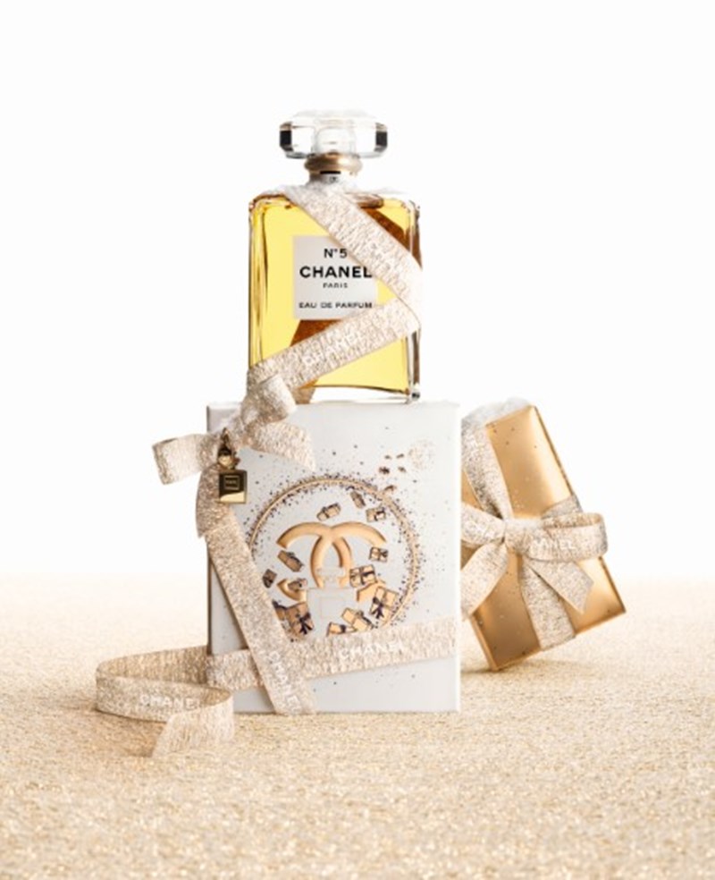 Gift List: 7 άκρως χριστουγεννιάτικα δώρα που θα λατρέψει κάθε beauty addict - εικόνα 7