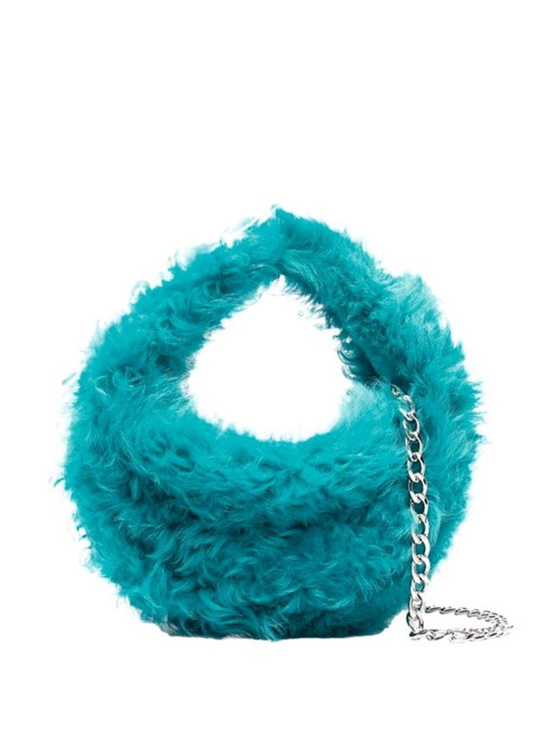 Fur forever: Αυτό τον χειμώνα βρίσκουμε τη faux γούνα στα πιο αναπάντεχα fashion items - εικόνα 11