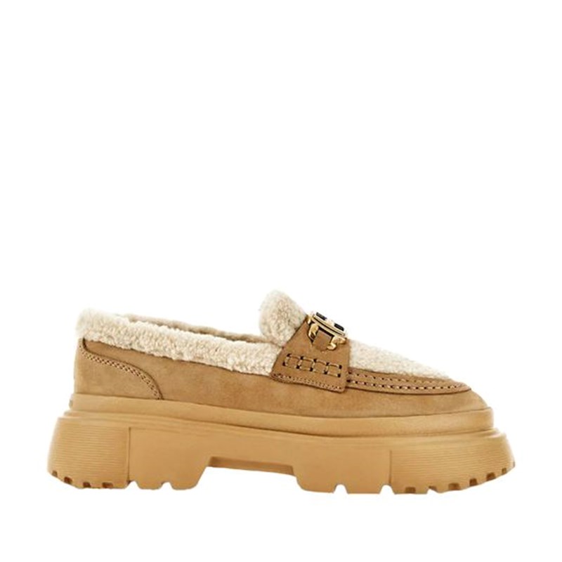 Συνδυάσαμε 6 ζευγάρια loafers με τις πιο hot τσάντες της σεζόν - εικόνα 8