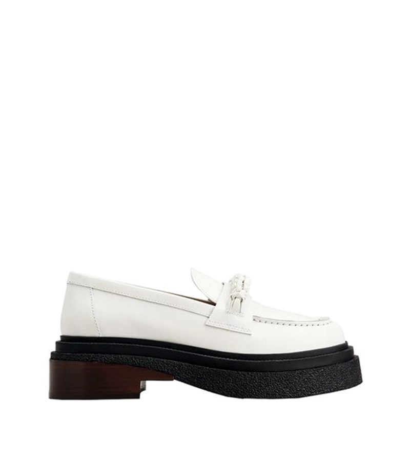 Συνδυάσαμε 6 ζευγάρια loafers με τις πιο hot τσάντες της σεζόν - εικόνα 1