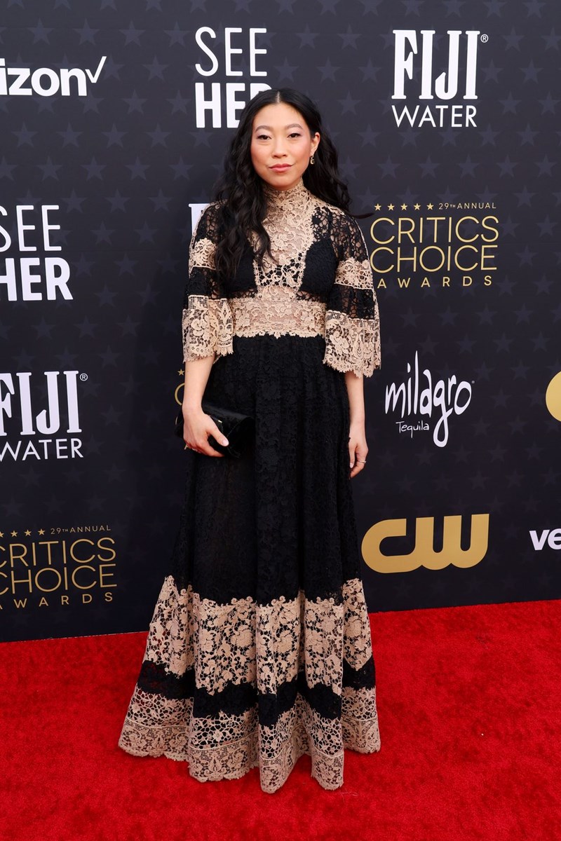 Critics Choice Awards 2024: Οι εμφανίσεις που ξεχωρίσαμε από το εντυπωσιακό κόκκινο χαλί των βραβείων - εικόνα 6