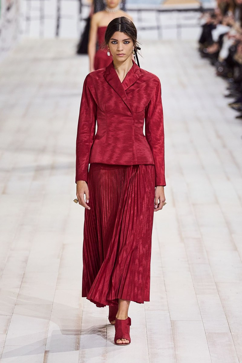 Dior SS 2024 Haute Couture: Η 'μεγάλη αύρα' της μοναδικότητας μέσα από τα μάτια της Maria Grazia Chiuri - εικόνα 28