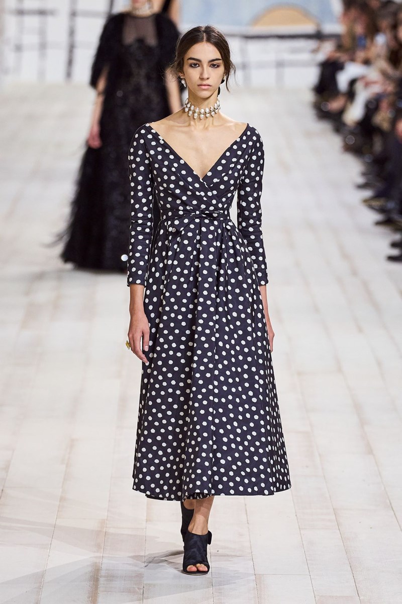 Dior SS 2024 Haute Couture: Η 'μεγάλη αύρα' της μοναδικότητας μέσα από τα μάτια της Maria Grazia Chiuri - εικόνα 29
